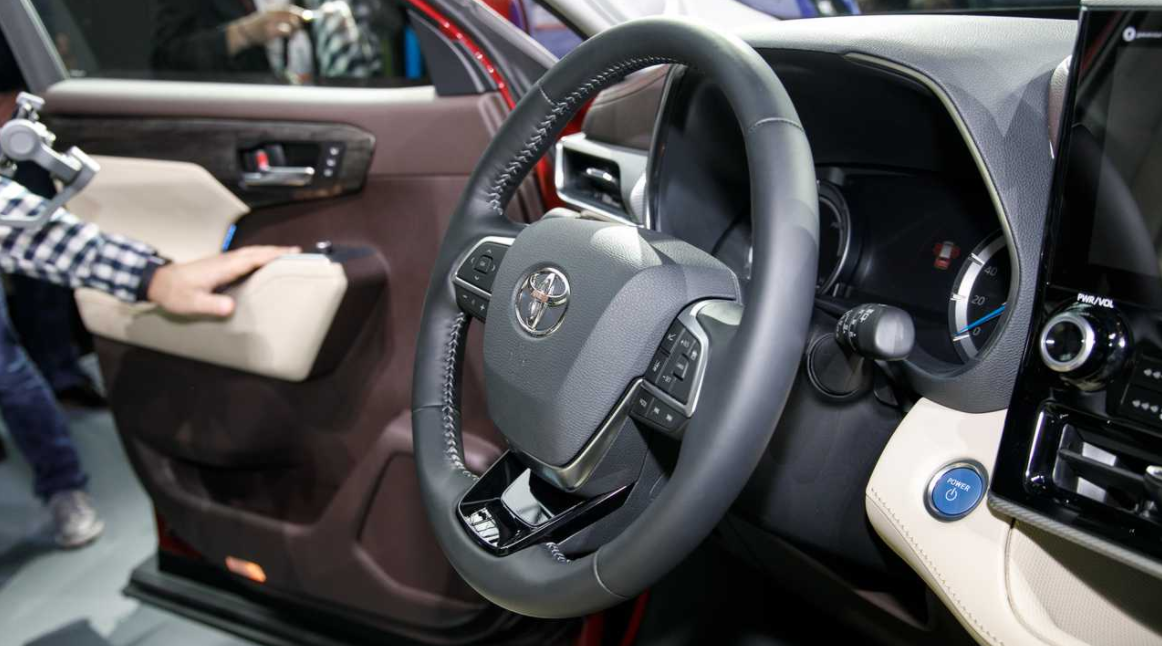 2023 Toyota Kluger Interior